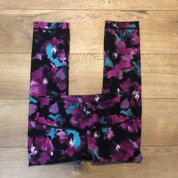 LULULEMON Wunder Under Crop III Midnight Bloom Black Deep Fuschia Size 4 EUC - Picture 3 of 8
